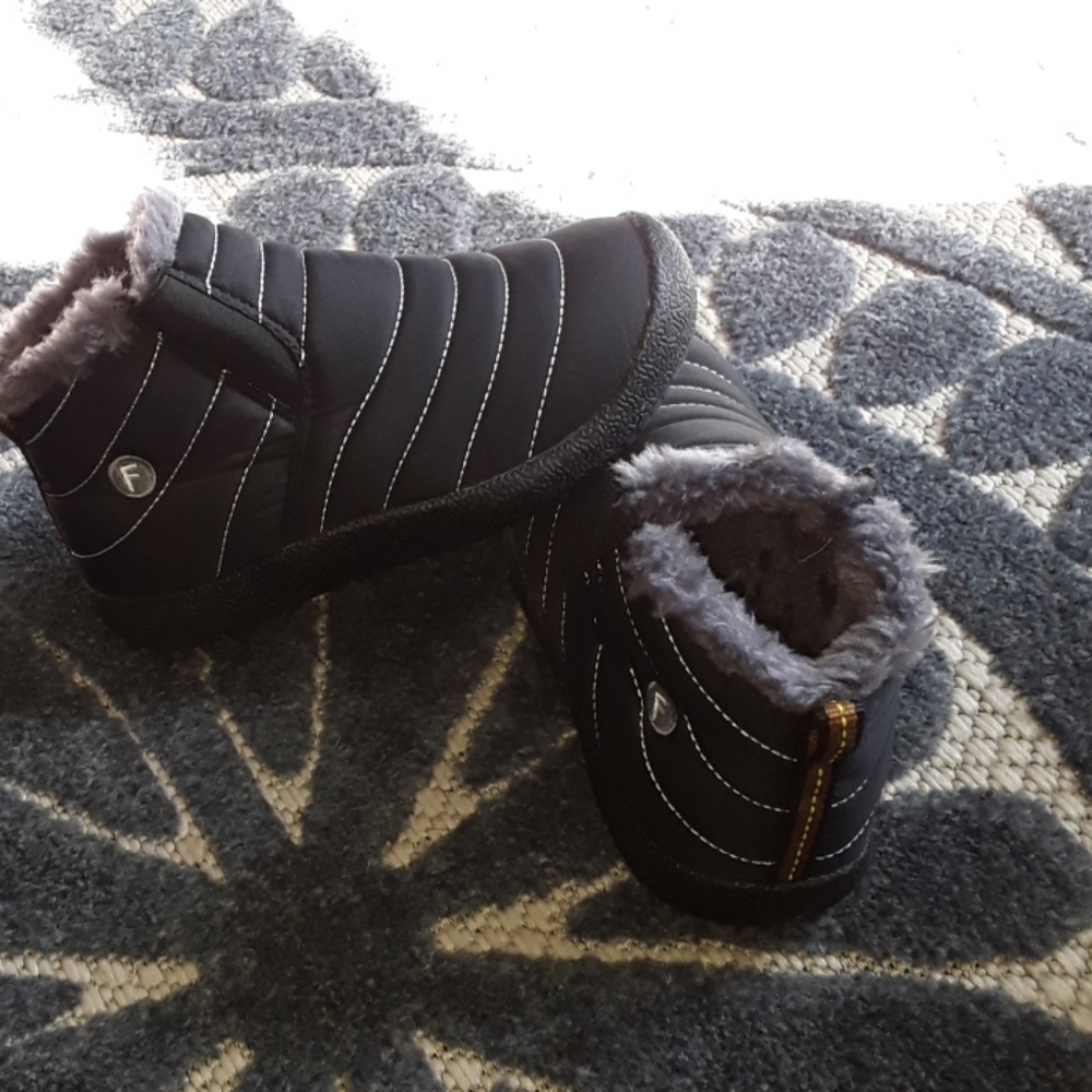 Lined slip on winter boot